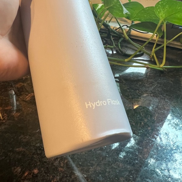 24 oz slim hydroflask in fog - Picture 6 of 13